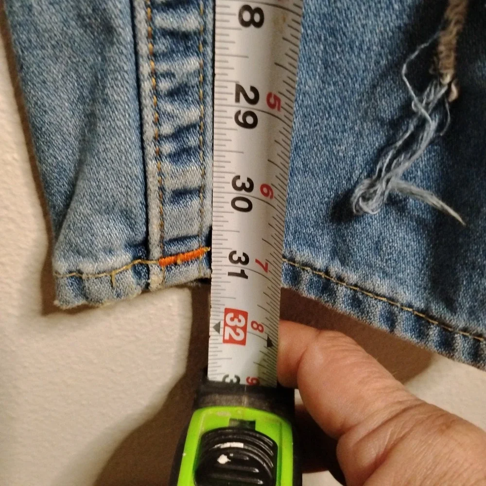 True Religion Size 31 ×32 Slim Fit , Well Worn, Rip In 1 Leg,Vintage , Jeans